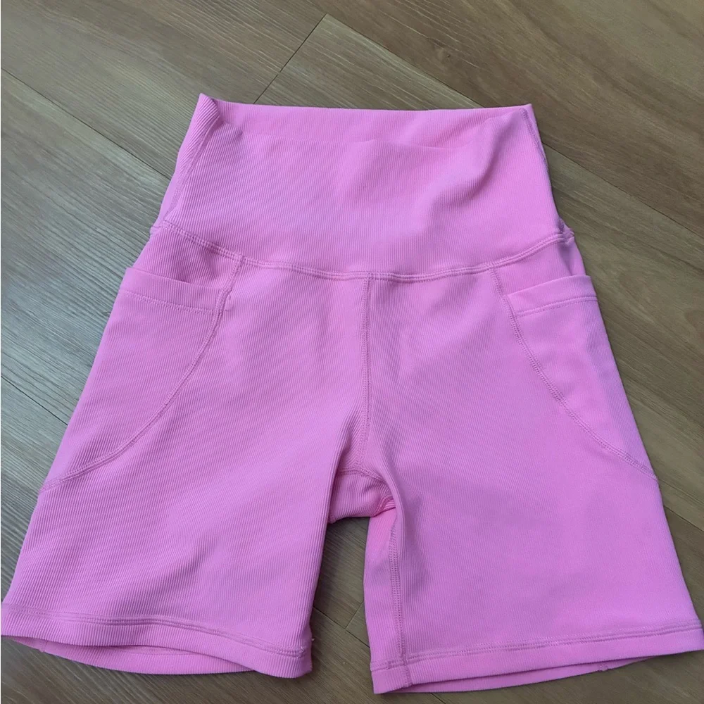 Wilo The Label bright pink high-waisted ribbed biker shorts Size S